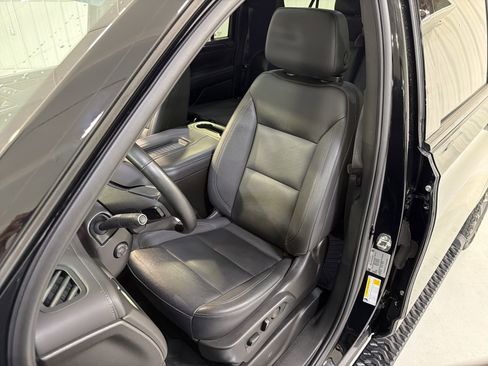 Used 2023 Chevrolet Suburban Z71 w/ Luxury Package image 11