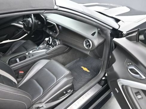 Used 2020 Chevrolet Camaro SS RWD image 9