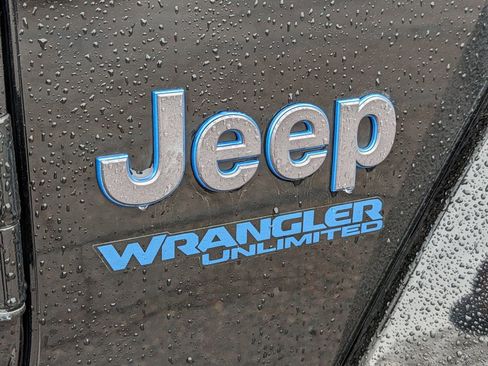 Used 2022 Jeep Wrangler Unlimited Rubicon 4xe w/ Cold Weather Group AWD/4WD image 16