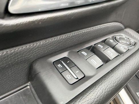 Used 2023 GMC Yukon XL Denali AWD/4WD image 22