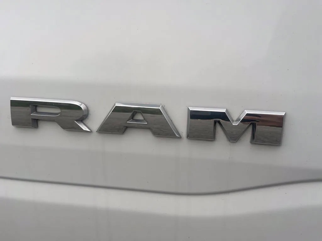 Used 2022 RAM 1500 Limited w/ Body-Colour Bumper Group AWD/4WD image 11