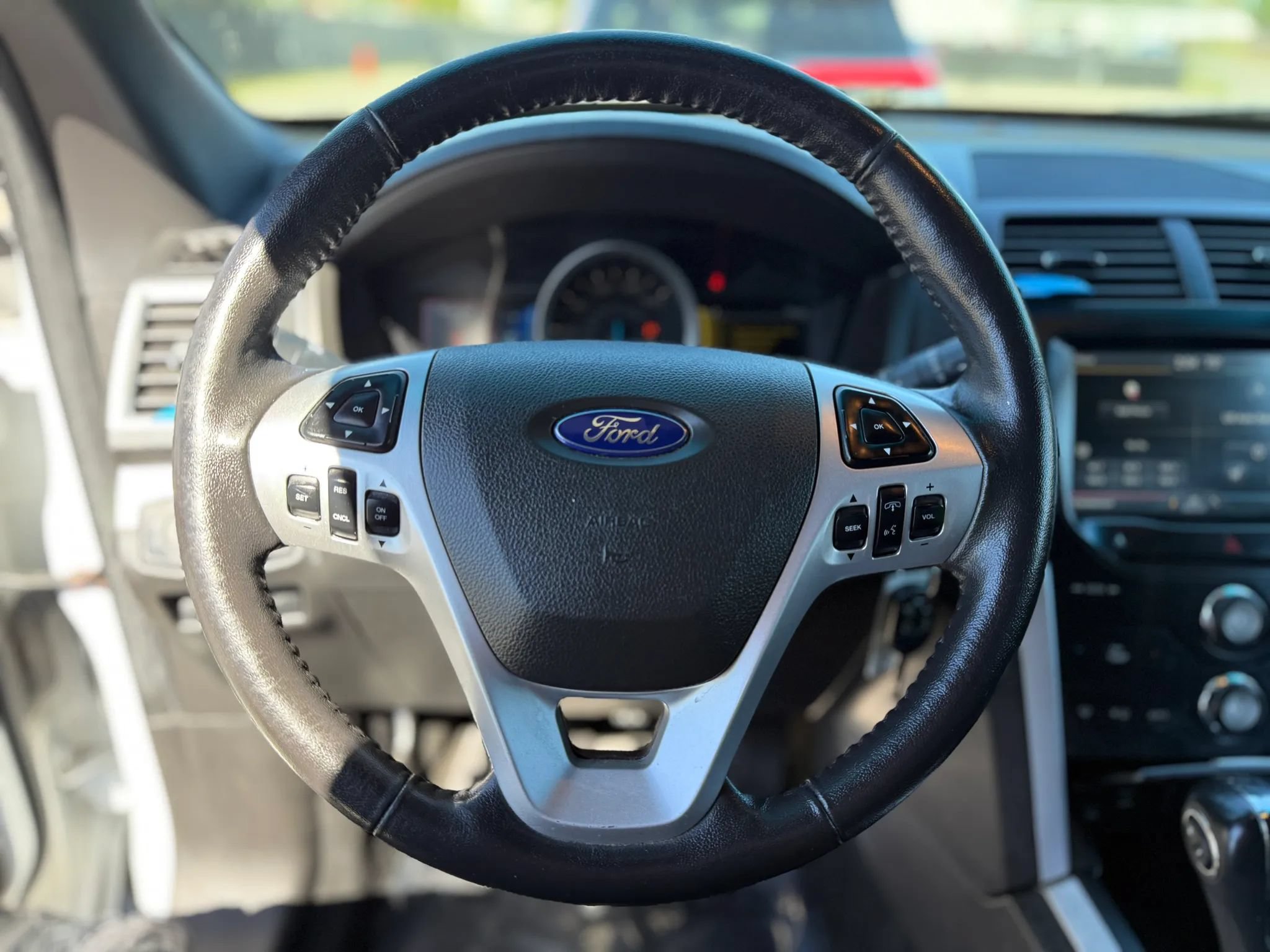 Used 2015 Ford Explorer XLT w/ Equipment Group 202B AWD/4WD image 25