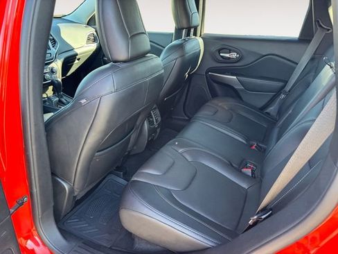 Used 2021 Jeep Cherokee Latitude Lux w/ Sun & Sound Group AWD/4WD image 15