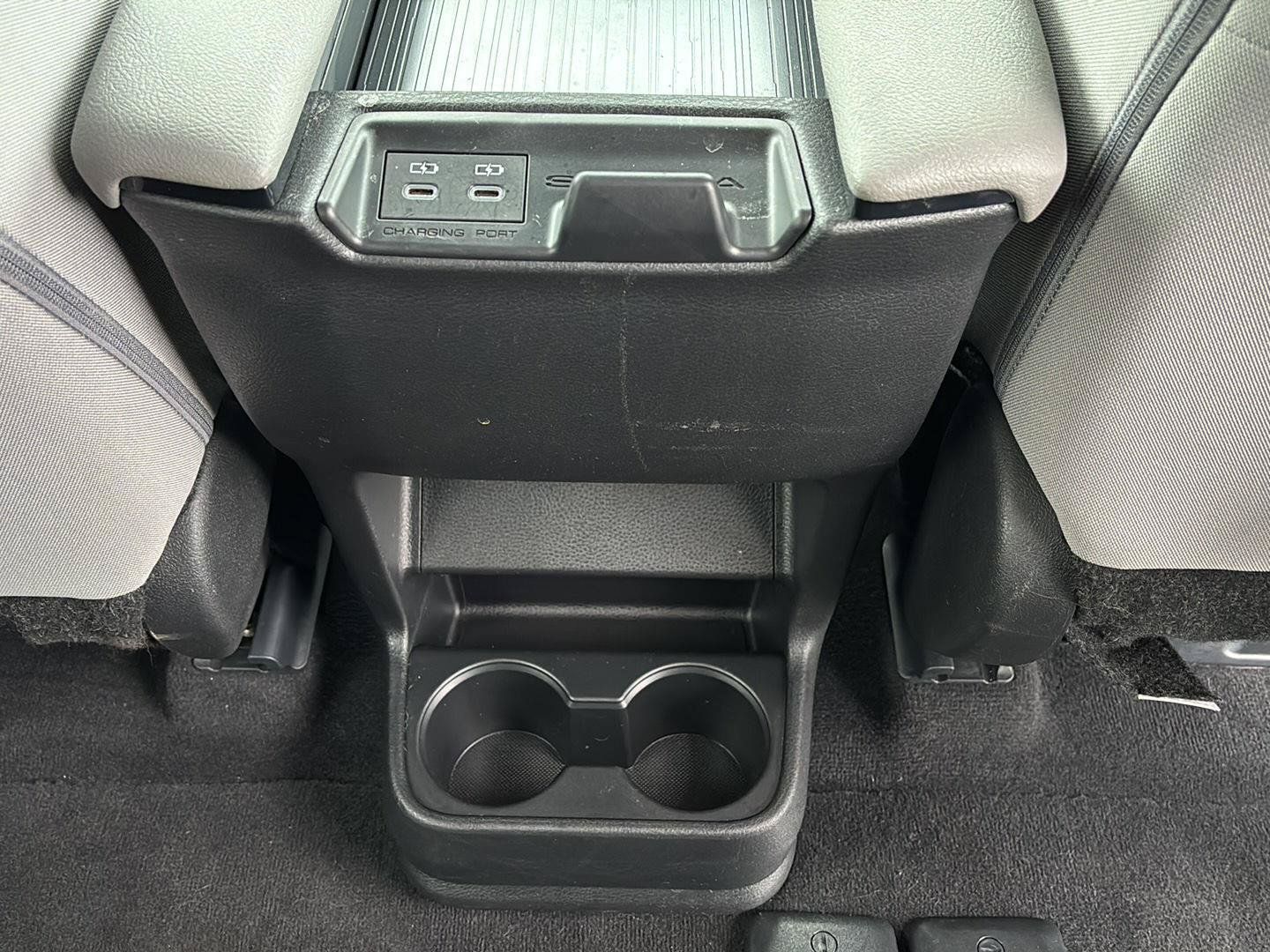 Used 2025 Toyota Sienna LE FWD image 19