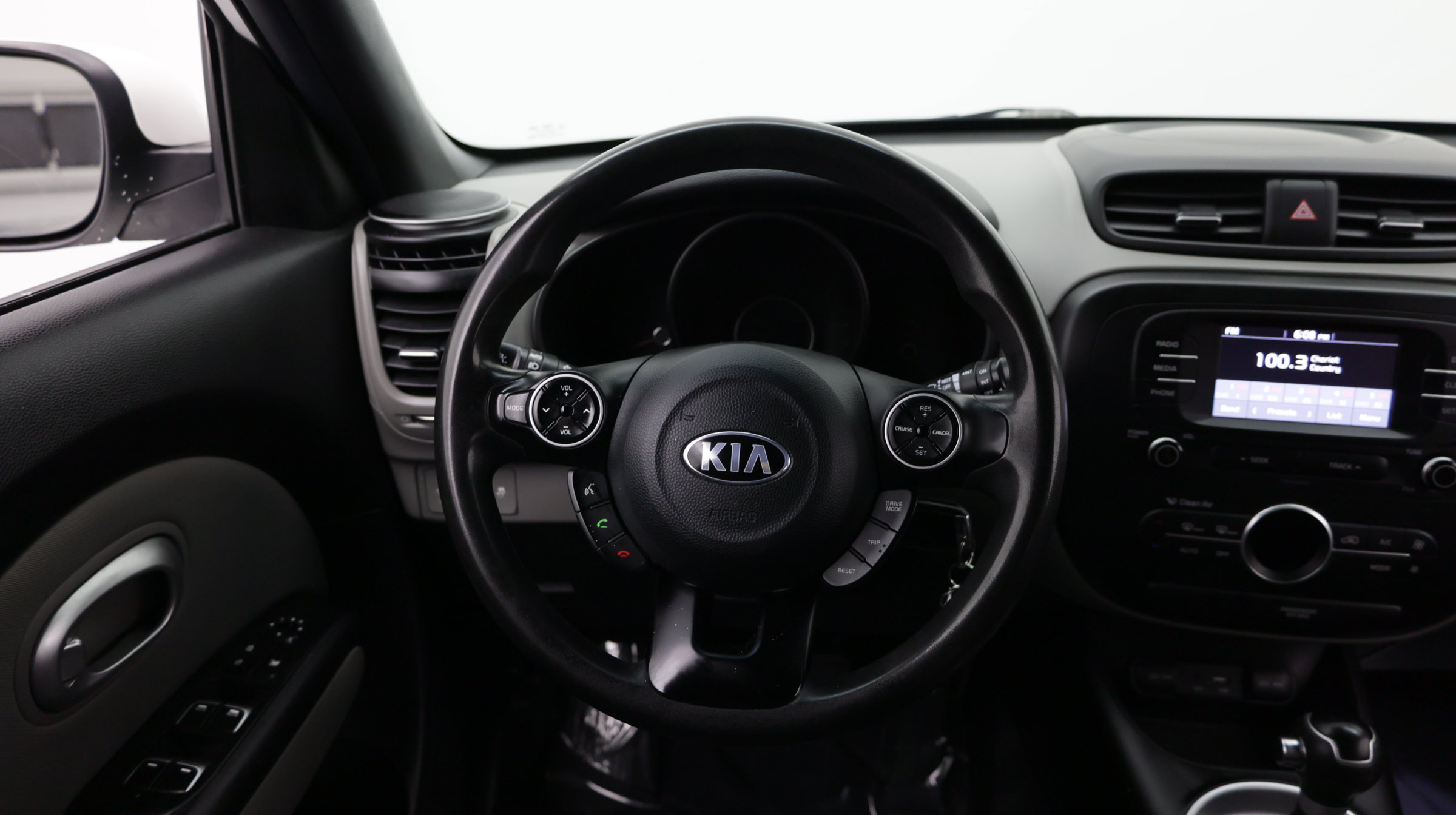 Used 2017 Kia Soul + FWD image 32