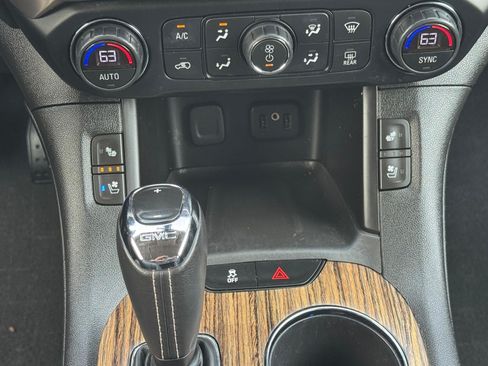 Used 2019 GMC Acadia Denali w/ Technology Package AWD/4WD image 11