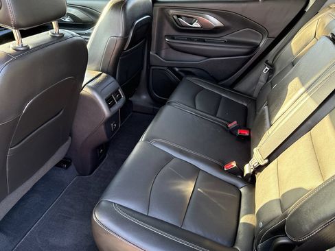 Used 2022 GMC Terrain SLT FWD image 17