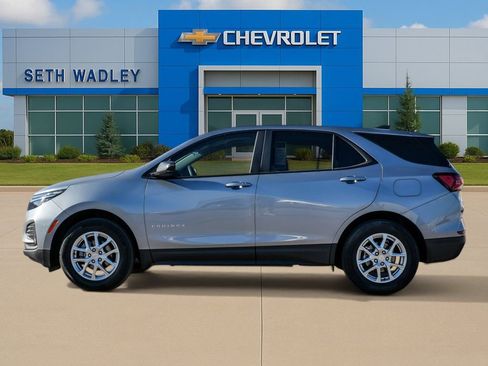 Used 2023 Chevrolet Equinox LS w/ LS Convenience Package image 4