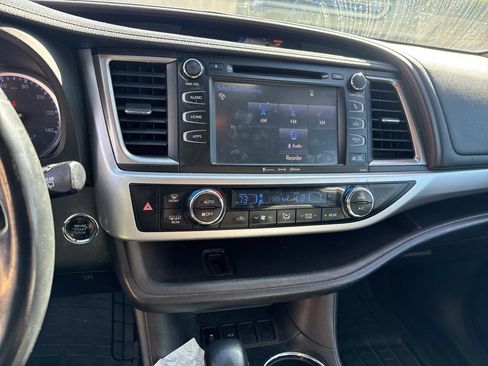 Used 2019 Toyota Highlander XLE image 14