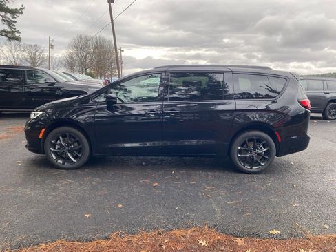 New 2026 Chrysler Pacifica Limited w/ S Appearance Package image 8