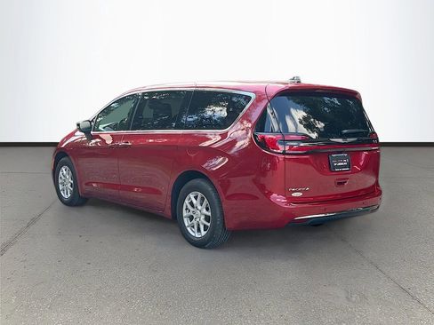 New 2026 Chrysler Pacifica Select image 7