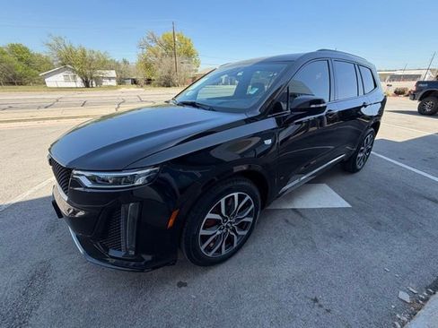 Used 2022 Cadillac XT6 Sport w/ Platinum Package image 14