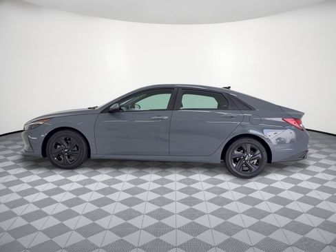 Used 2021 Hyundai Elantra SEL w/ Cargo Package FWD image 2