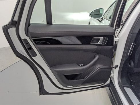 Used 2022 Porsche Panamera 4 image 40