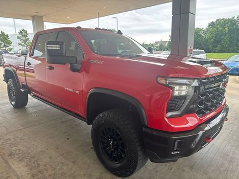 Used 2024 Chevrolet Silverado 2500 ZR2 AWD/4WD image 3