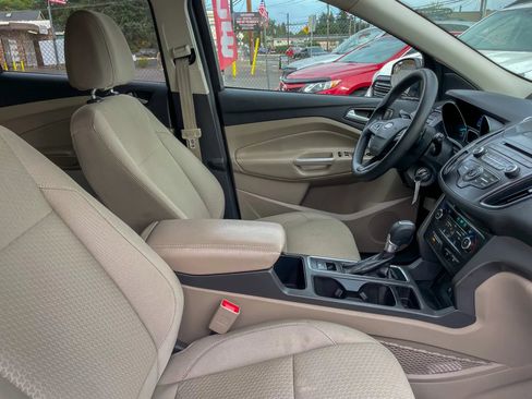 Used 2017 Ford Escape SE AWD/4WD image 36