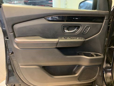 Used 2023 Honda Pilot TrailSport image 16