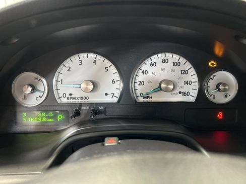 Used 2004 Ford Thunderbird image 24