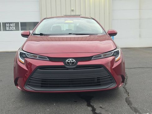 Used 2023 Toyota Corolla LE FWD image 2