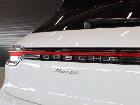 Certified 2024 Porsche Macan image 24
