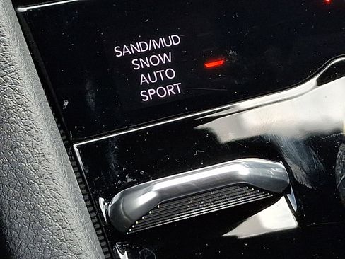 Certified 2025 Jeep Grand Cherokee Limited AWD/4WD image 27