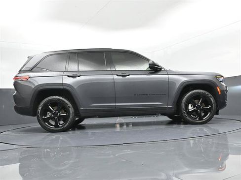 Used 2024 Jeep Grand Cherokee Limited w/ Black Appearance Package AWD/4WD image 34