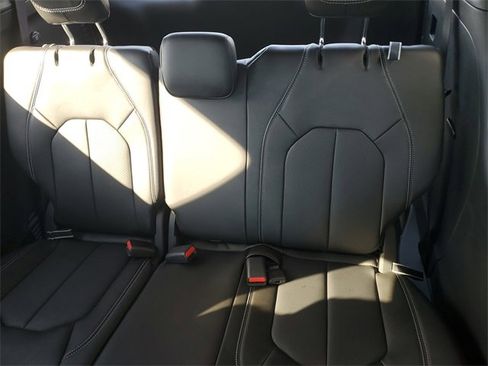 New 2026 Chrysler Pacifica Select image 10