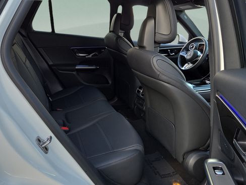 Used 2025 Mercedes-Benz GLC 300 image 15