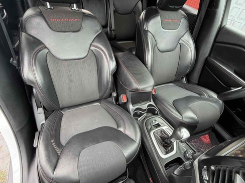 Used 2018 Jeep Cherokee Trailhawk image 47