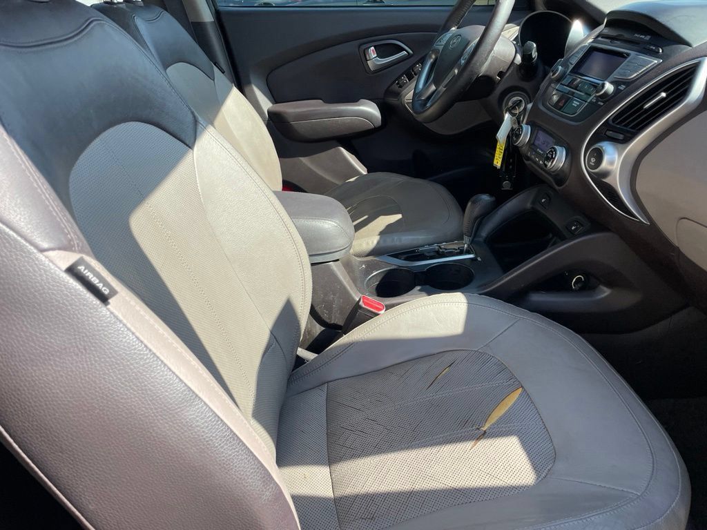 Used 2011 Hyundai Tucson Limited FWD image 23