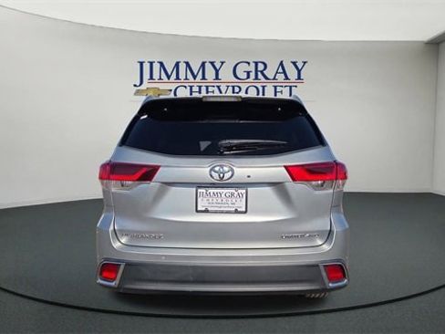 Used 2019 Toyota Highlander Limited Platinum image 4
