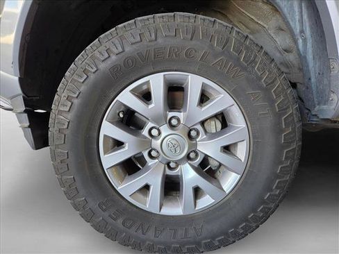 Used 2019 Toyota Tacoma SR5 RWD image 19