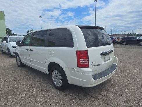 Used 2008 Chrysler Town & Country LX FWD image 6