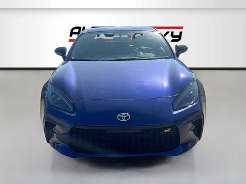 Used 2025 Toyota GR86 w/ ALL Weather Mat Package (TMS) RWD image 2