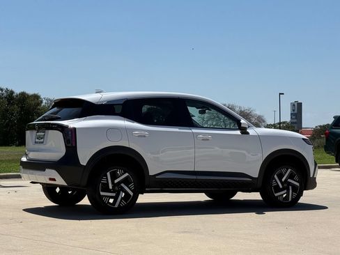Used 2025 Nissan Kicks SV FWD image 4