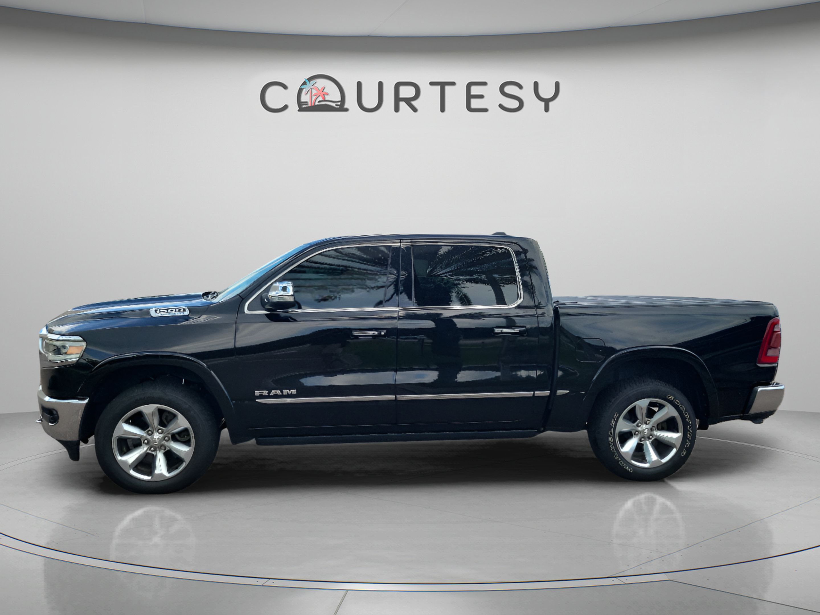 Used 2022 RAM 1500 Limited AWD/4WD image 2