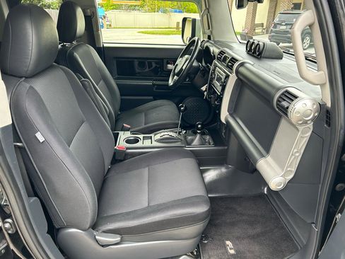 Used 2013 Toyota FJ Cruiser 4WD w/ Upgrade Pkg image 15