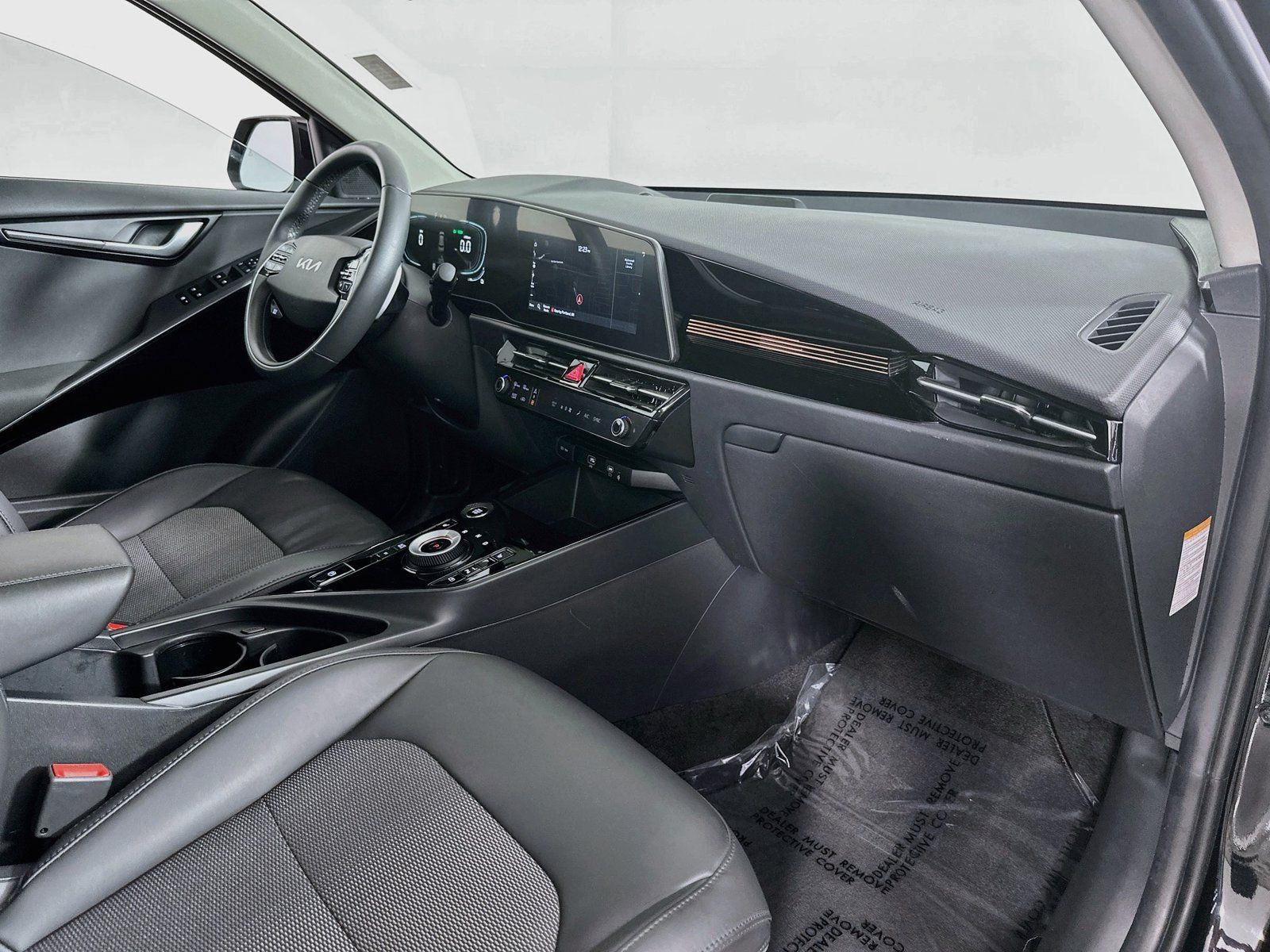 Used 2025 Kia Niro EX FWD image 30
