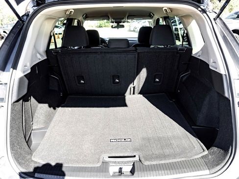 Used 2025 Nissan Rogue S image 30