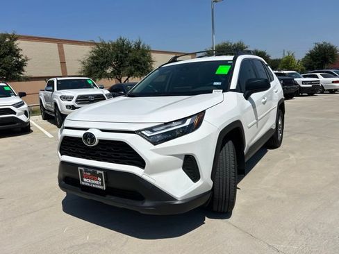 Used 2025 Toyota RAV4 LE AWD/4WD image 8