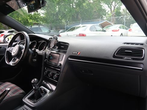 Used 2015 Volkswagen GTI S FWD image 23