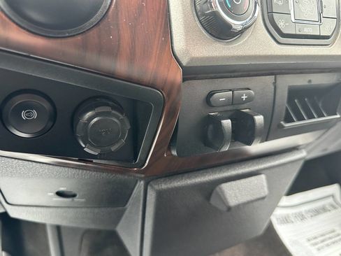 Used 2015 Ford F250 Lariat w/ Camper Package image 28