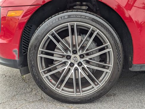 Used 2021 Porsche Macan S w/ Premium Package Plus image 30