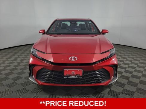 Used 2025 Toyota Camry SE image 2