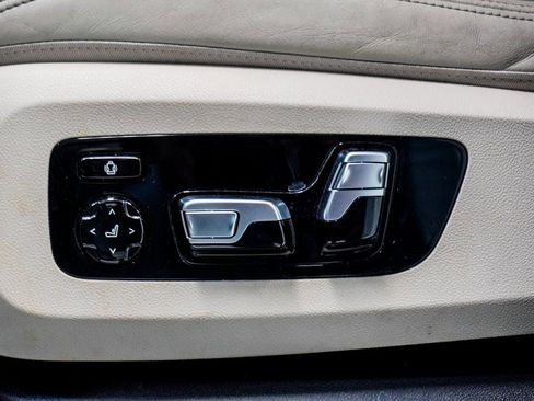 Used 2020 BMW X5 M50i w/ Premium Package image 19