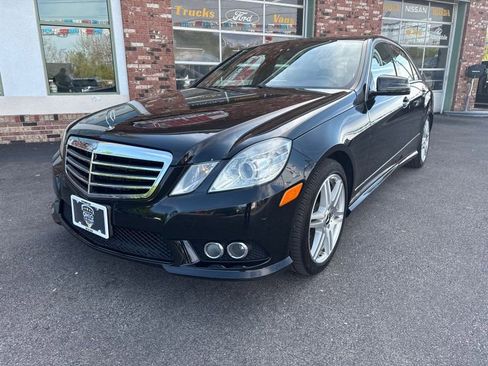 Used 2010 Mercedes-Benz E 550 4MATIC Sedan image 1