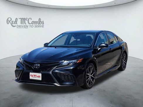 Used 2022 Toyota Camry SE FWD image 1
