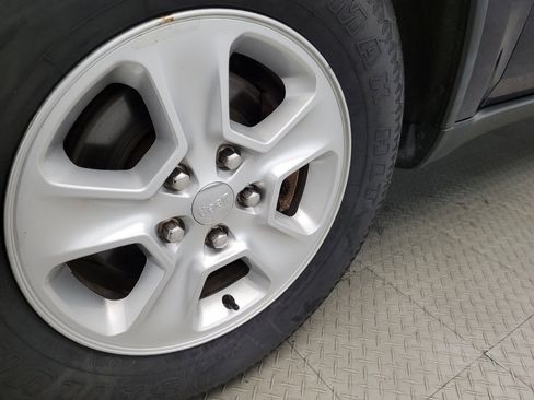 Used 2015 Jeep Grand Cherokee Laredo w/ Quick Order Package 23E image 31