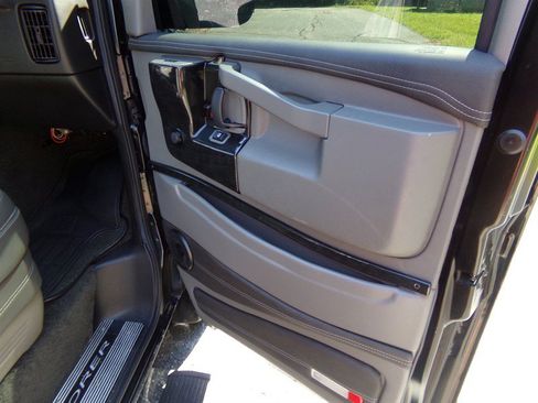 Used 2022 Chevrolet Express 2500 Extended RWD image 47