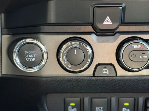 Used 2022 Toyota Tacoma TRD Off-Road w/ Technology Package image 11